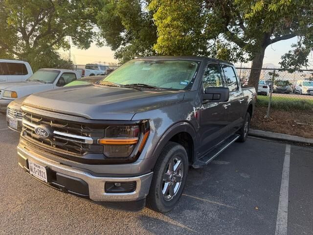 2025 Ford F-150 XLT — photo 1 of 2