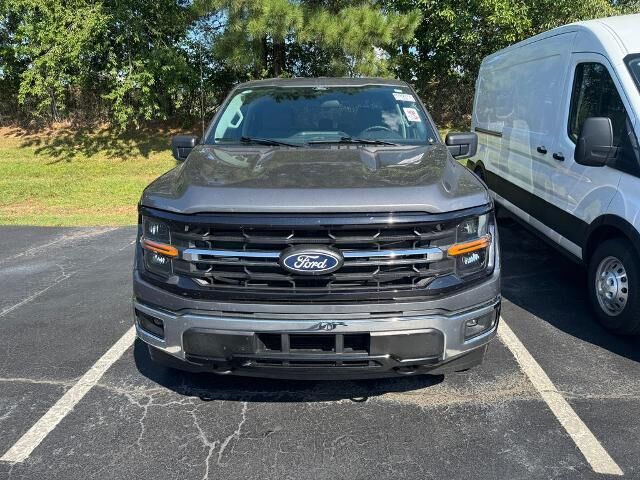 2025 Ford F-150 XLT — photo 1 of 2