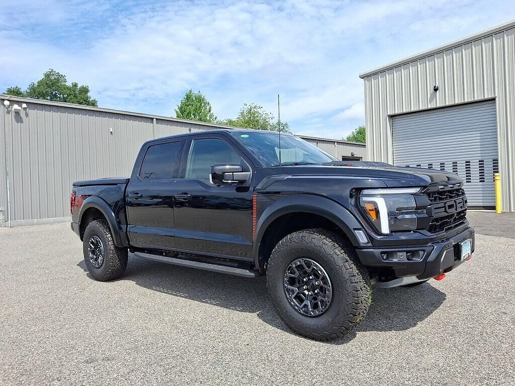 2025 Ford F-150 Raptor — photo 1 of 14