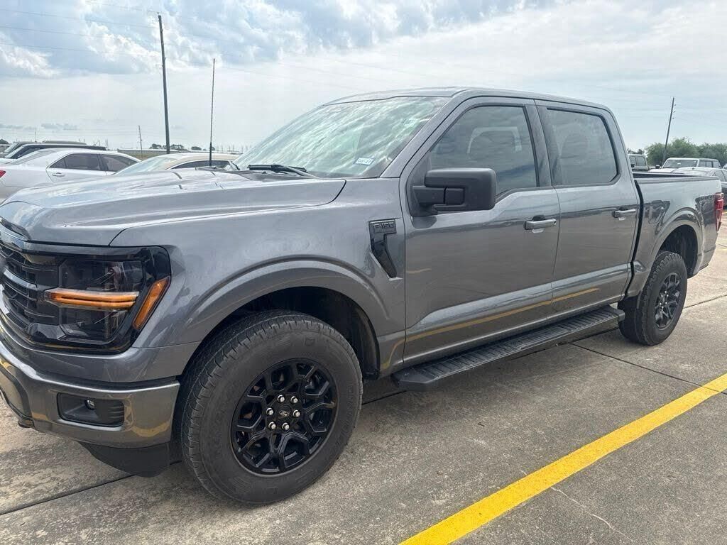 2025 Ford F-150 XLT — photo 1 of 3