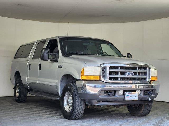 2001 Ford F-250 Super Duty Lariat — photo 1 of 28