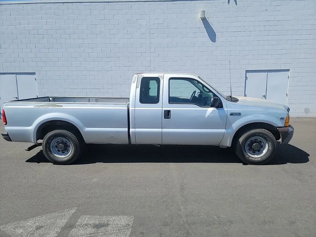2001 Ford F-250 Super Duty Lariat — photo 1 of 20