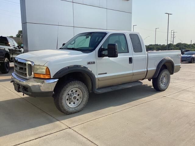 2001 Ford F-250 Super Duty Lariat — photo 1 of 33