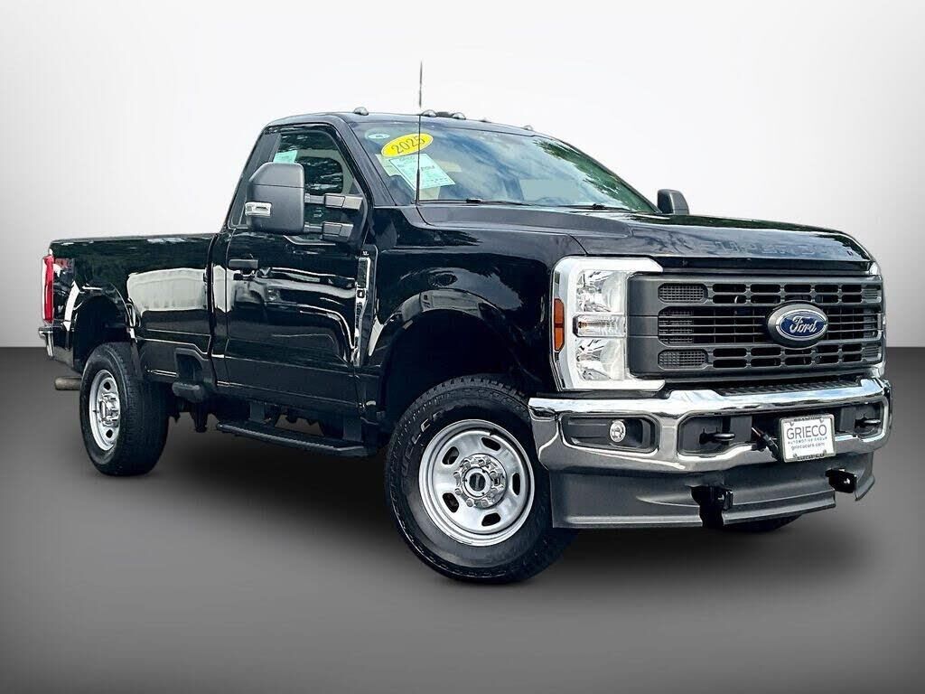 2025 Ford F-350 Super Duty XL — photo 1 of 2