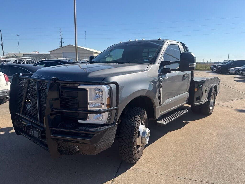 2025 Ford F-350 Super Duty XL — photo 1 of 1
