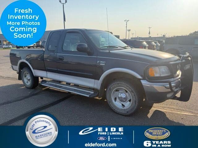 2001 Ford F-150 Lariat — photo 1 of 26