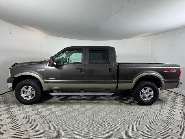 2005 Ford F-250 Super Duty Lariat — photo 1 of 5