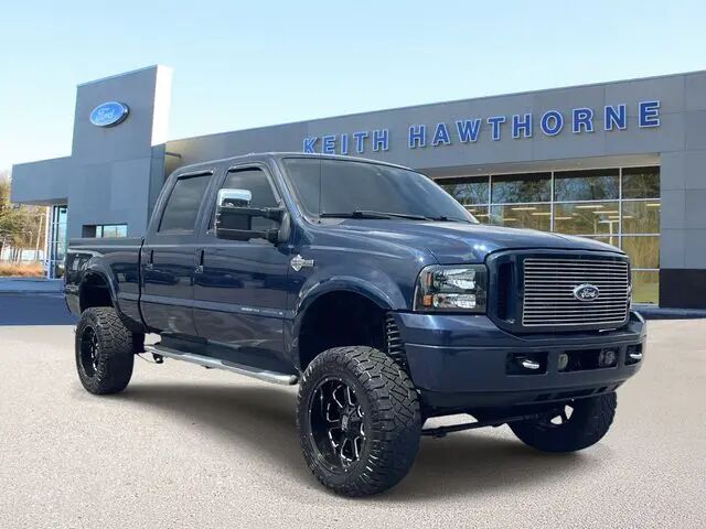 2005 Ford F-250 Super Duty Lariat — photo 1 of 34