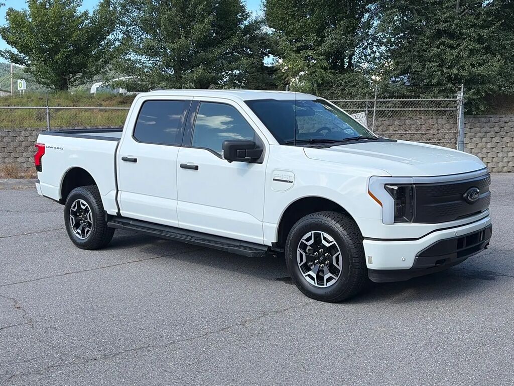 2023 Ford F-150 Lightning XLT — photo 1 of 14