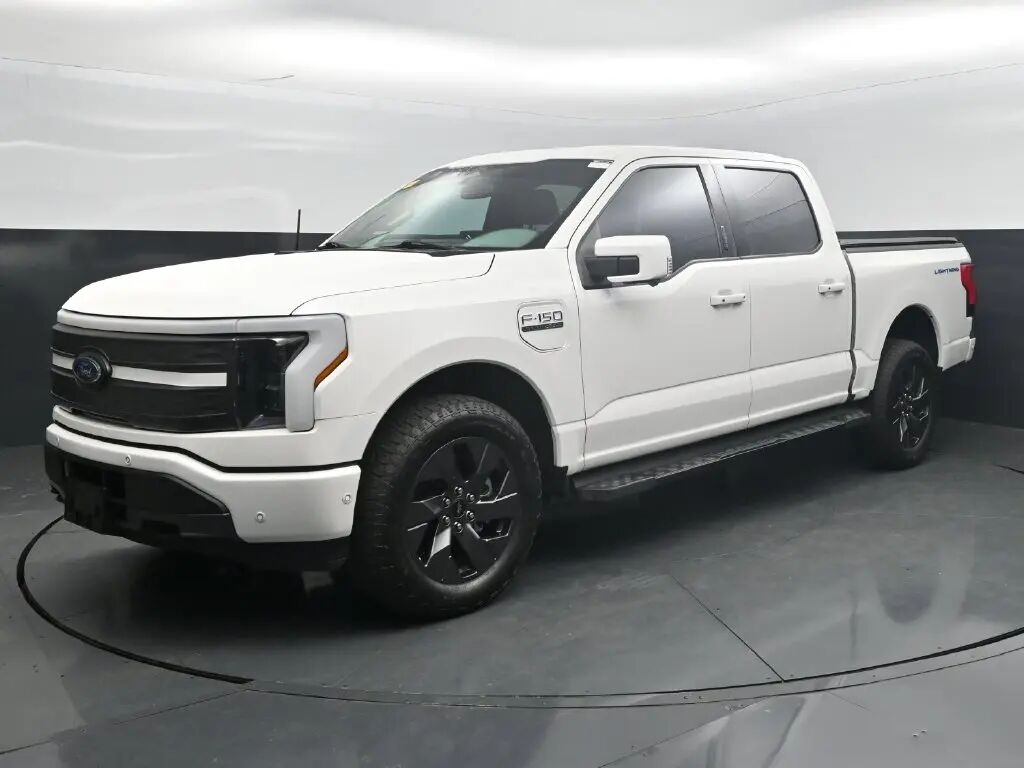 2022 Ford F-150 Lightning Lariat — photo 1 of 13
