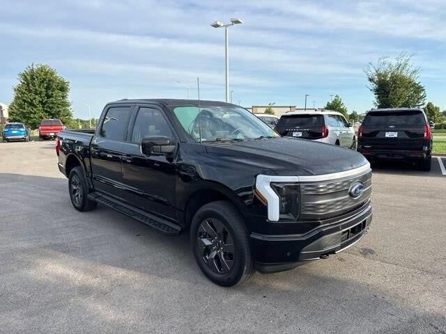 2023 Ford F-150 Lightning Lariat — photo 1 of 26