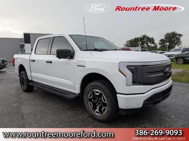 2023 Ford F-150 Lightning XLT — photo 1 of 39