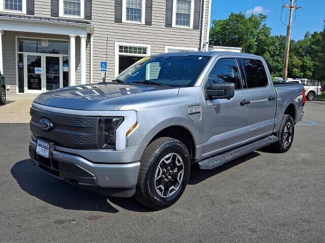 2023 Ford F-150 Lightning XLT — photo 1 of 26