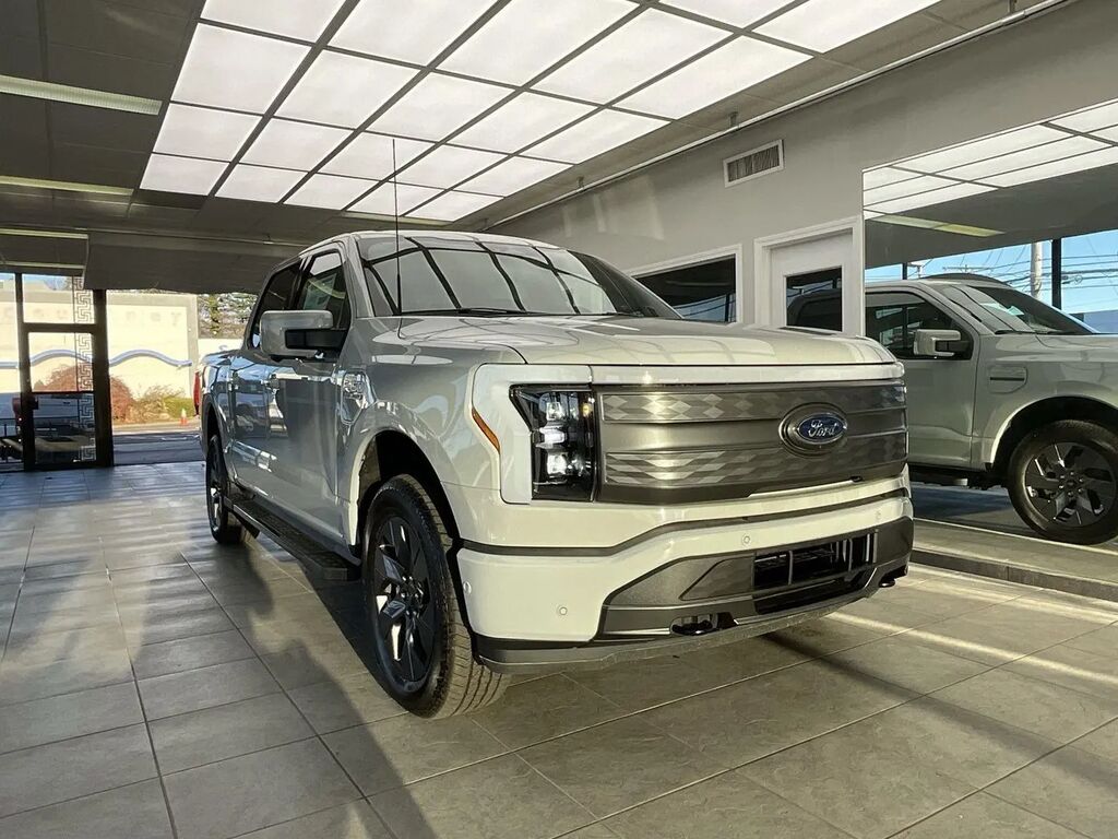 2023 Ford F-150 Lightning Lariat — photo 1 of 13