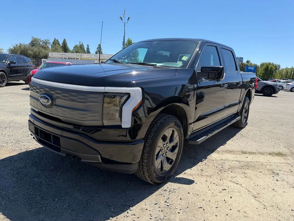 2023 Ford F-150 Lightning Lariat — photo 1 of 3