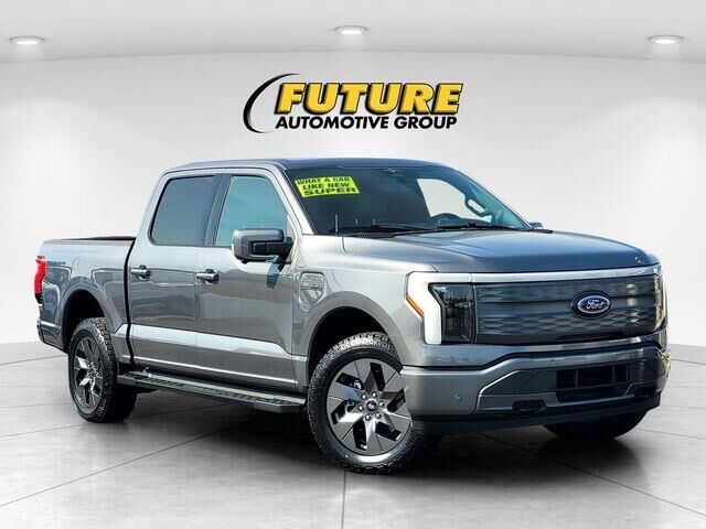 2023 Ford F-150 Lightning Lariat — photo 1 of 2