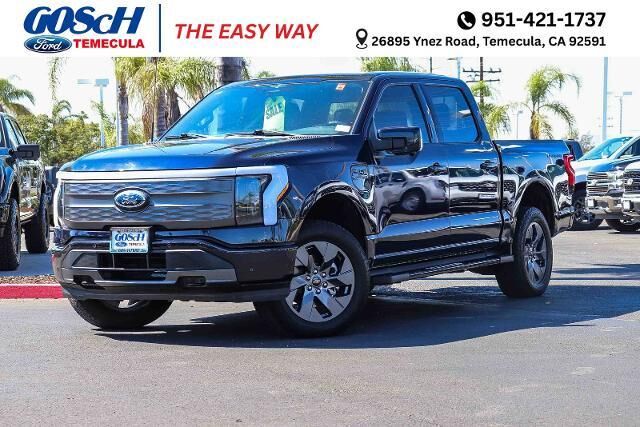 2023 Ford F-150 Lightning Lariat — photo 1 of 13