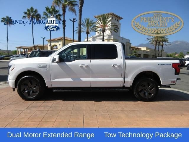 2023 Ford F-150 Lightning Lariat — photo 1 of 26