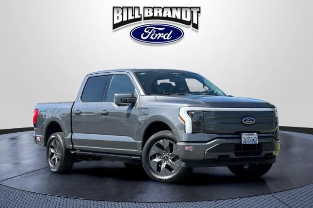 2023 Ford F-150 Lightning Lariat — photo 1 of 26
