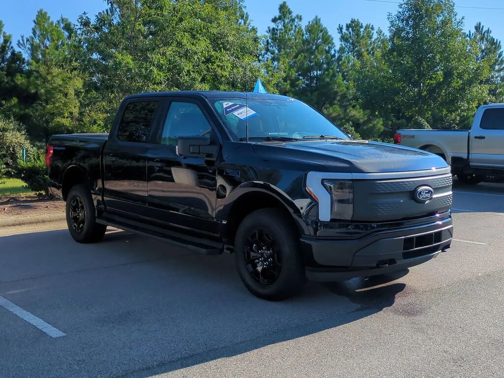2025 Ford F-150 Lightning XLT — photo 1 of 25