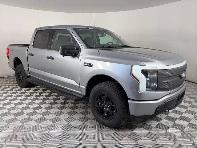 2025 Ford F-150 Lightning XLT — photo 1 of 26