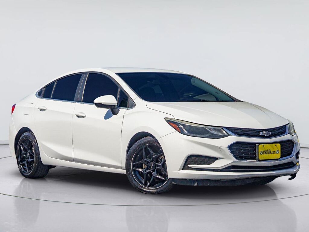 2017 Chevrolet Cruze LT Auto — photo 1 of 2
