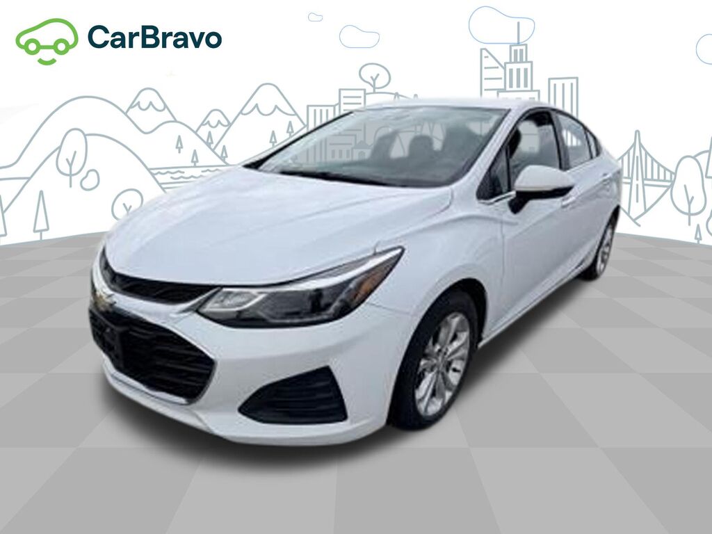 2019 Chevrolet Cruze LT — photo 1 of 6