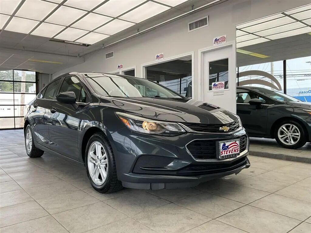 2017 Chevrolet Cruze LT Auto — photo 1 of 26