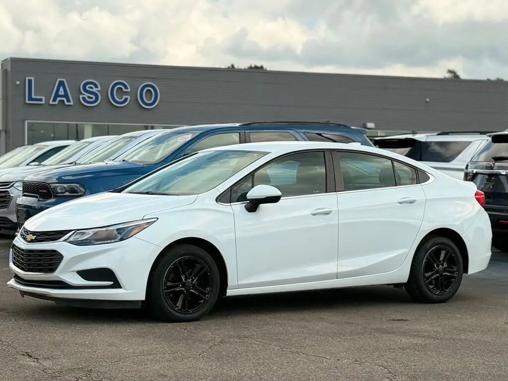 2017 Chevrolet Cruze LT Auto — photo 1 of 13