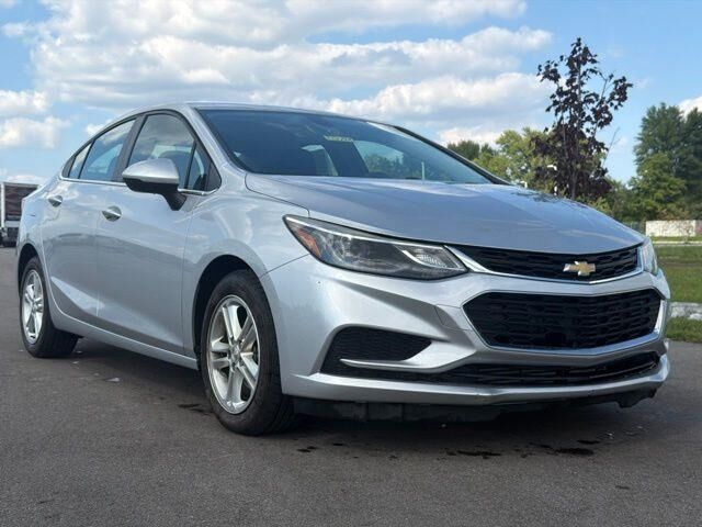 2017 Chevrolet Cruze LT Auto — photo 1 of 26