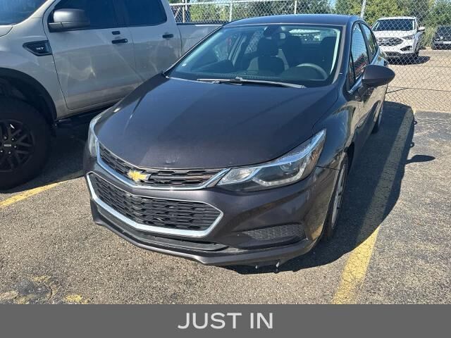 2017 Chevrolet Cruze LT Auto — photo 1 of 13