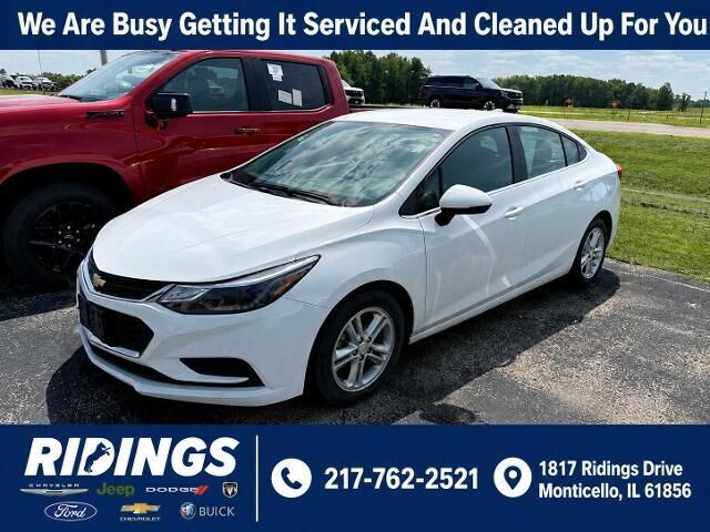 2017 Chevrolet Cruze LT Auto — photo 1 of 7