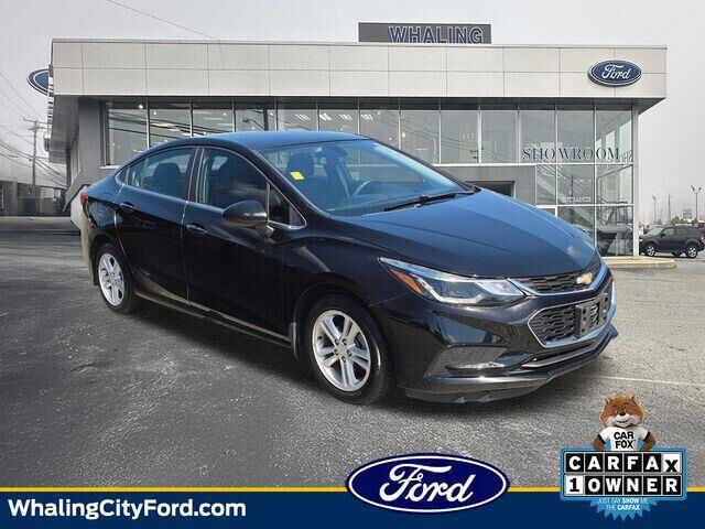2018 Chevrolet Cruze LT Auto — photo 1 of 13