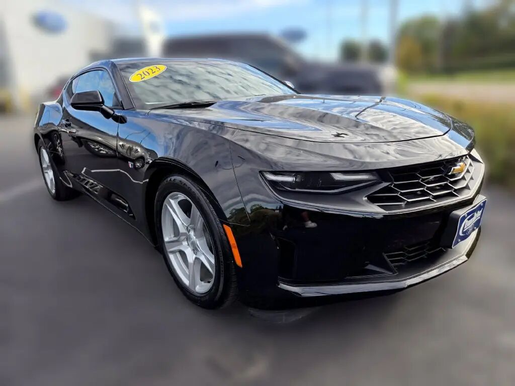 2023 Chevrolet Camaro LT — photo 1 of 11
