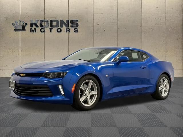 2017 Chevrolet Camaro LT — photo 1 of 13