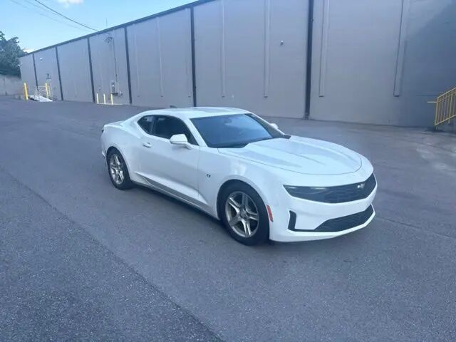 2019 Chevrolet Camaro LT — photo 1 of 9