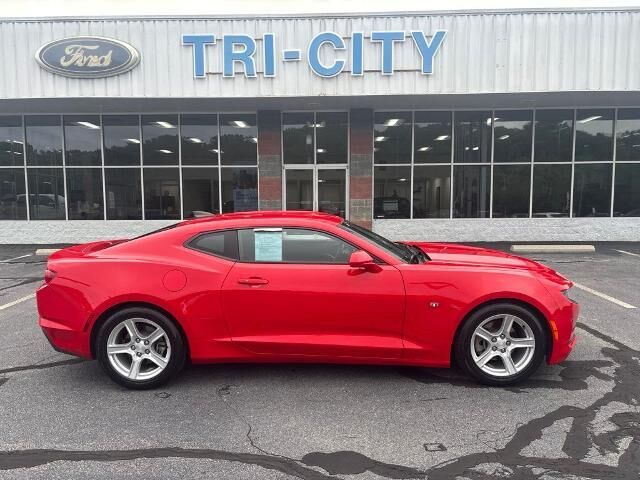 2023 Chevrolet Camaro LT — photo 1 of 13