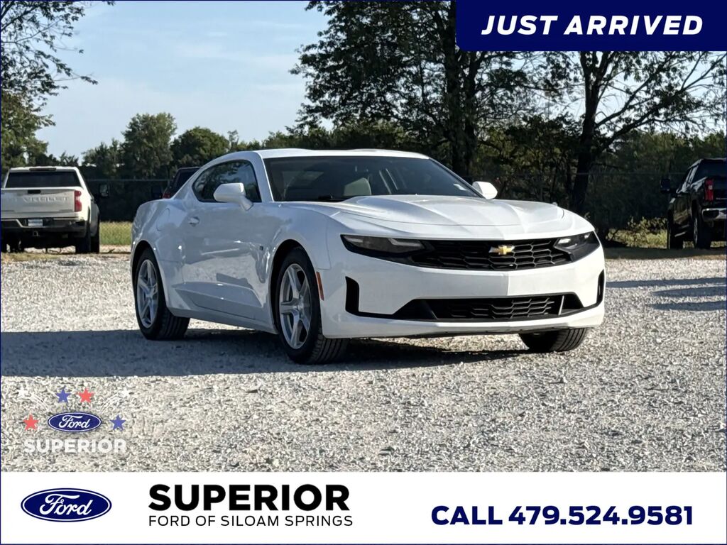 2023 Chevrolet Camaro LT — photo 1 of 5