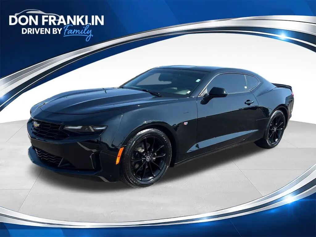 2019 Chevrolet Camaro LT — photo 1 of 25