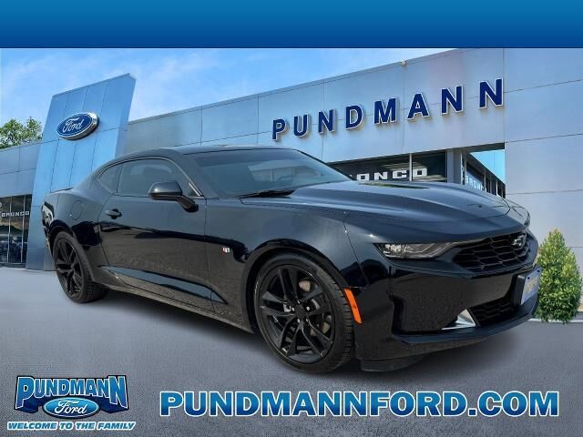 2023 Chevrolet Camaro LT — photo 1 of 26