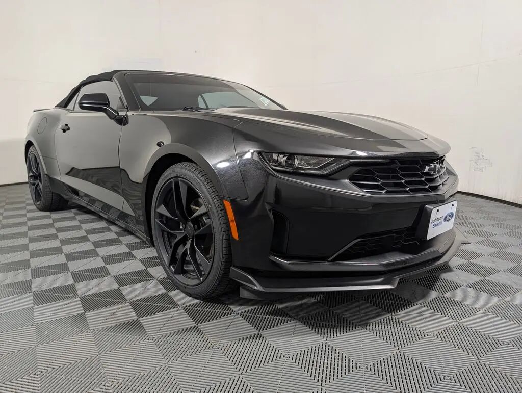 2024 Chevrolet Camaro LT — photo 1 of 13