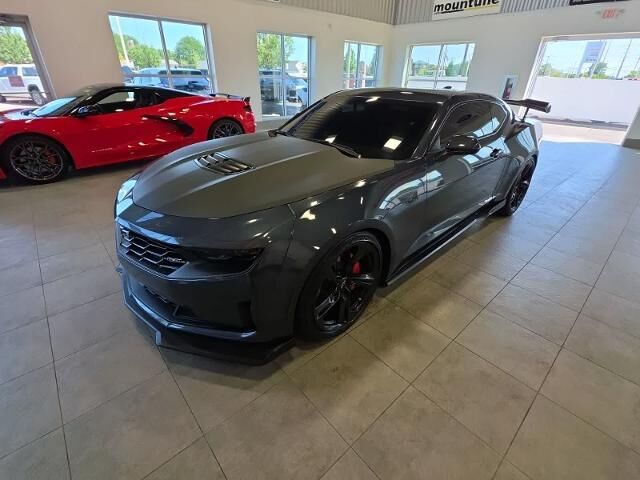2023 Chevrolet Camaro LT1 — photo 1 of 13