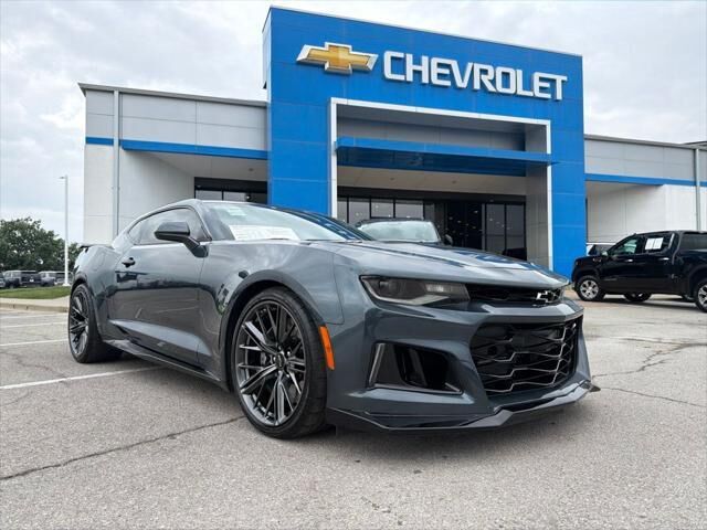 2022 Chevrolet Camaro ZL1 — photo 1 of 14