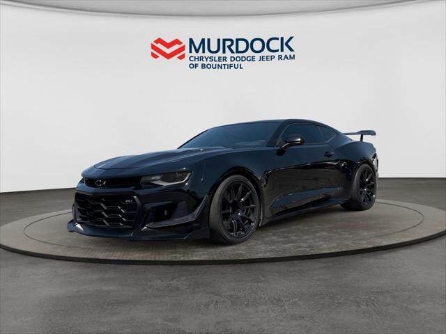 2021 Chevrolet Camaro ZL1 — photo 1 of 3
