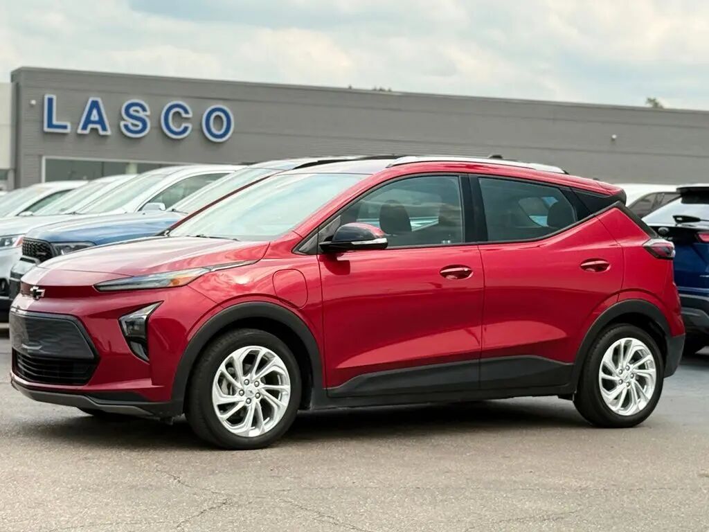 2022 Chevrolet Bolt EUV LT — photo 1 of 13