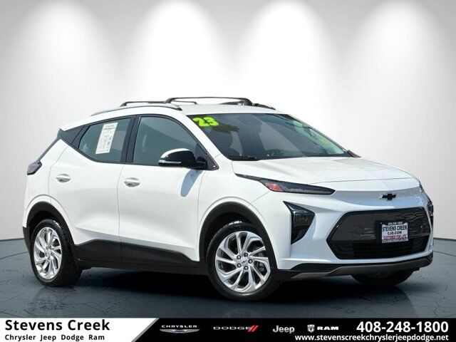 2023 Chevrolet Bolt EUV LT — photo 1 of 13