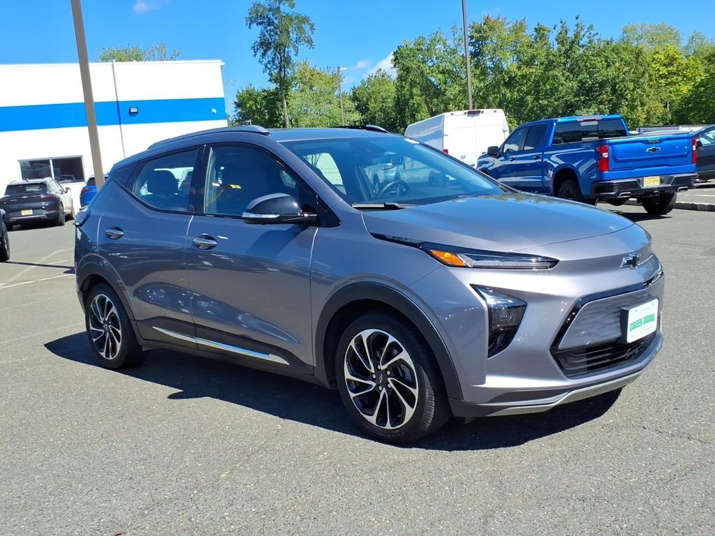 2022 Chevrolet Bolt EUV Premier — photo 1 of 13