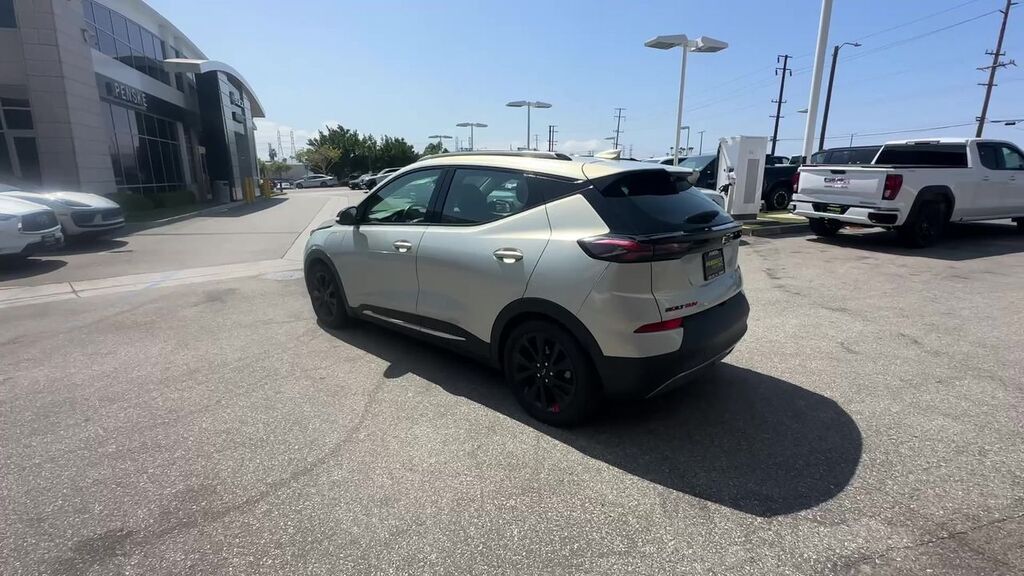 2023 Chevrolet Bolt EUV Premier — photo 1 of 7
