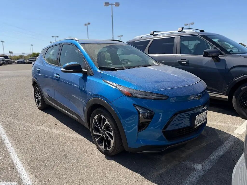2023 Chevrolet Bolt EUV Premier — photo 1 of 8