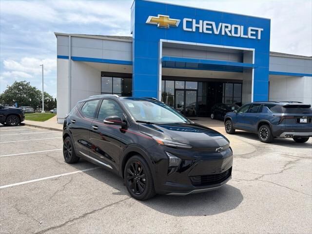 2023 Chevrolet Bolt EUV Premier — photo 1 of 19